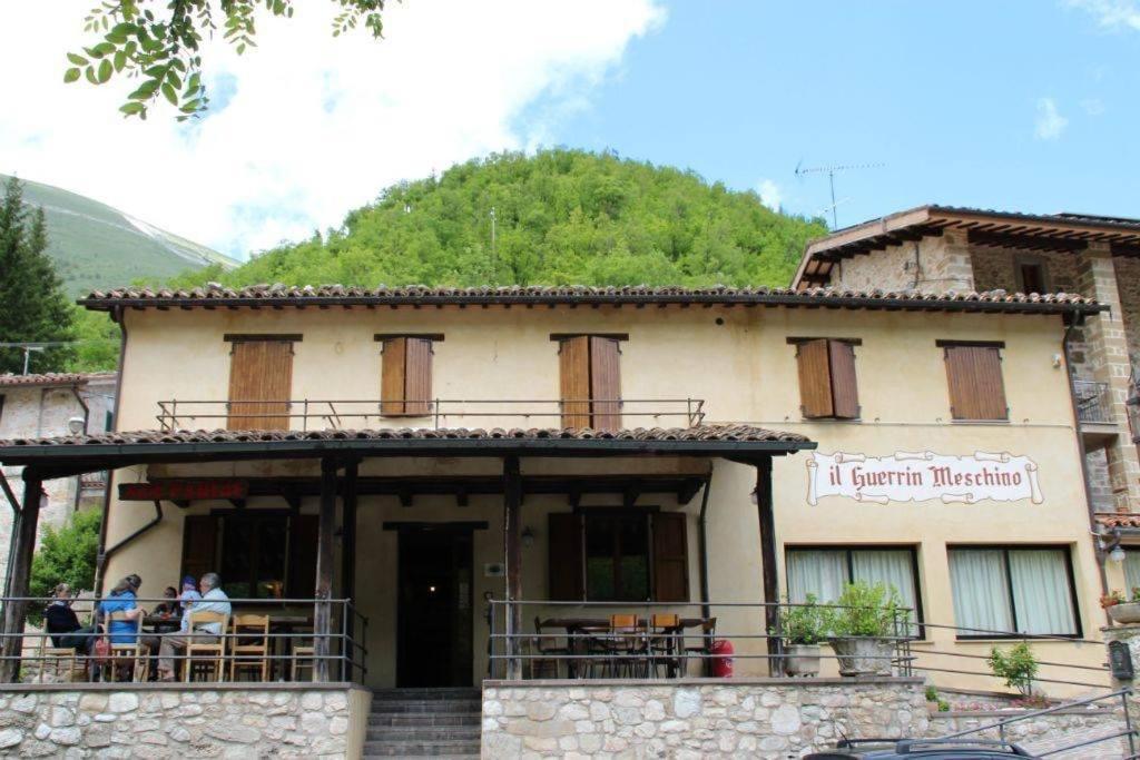 Hotel Guerrin Meschino Montemonaco Exterior foto
